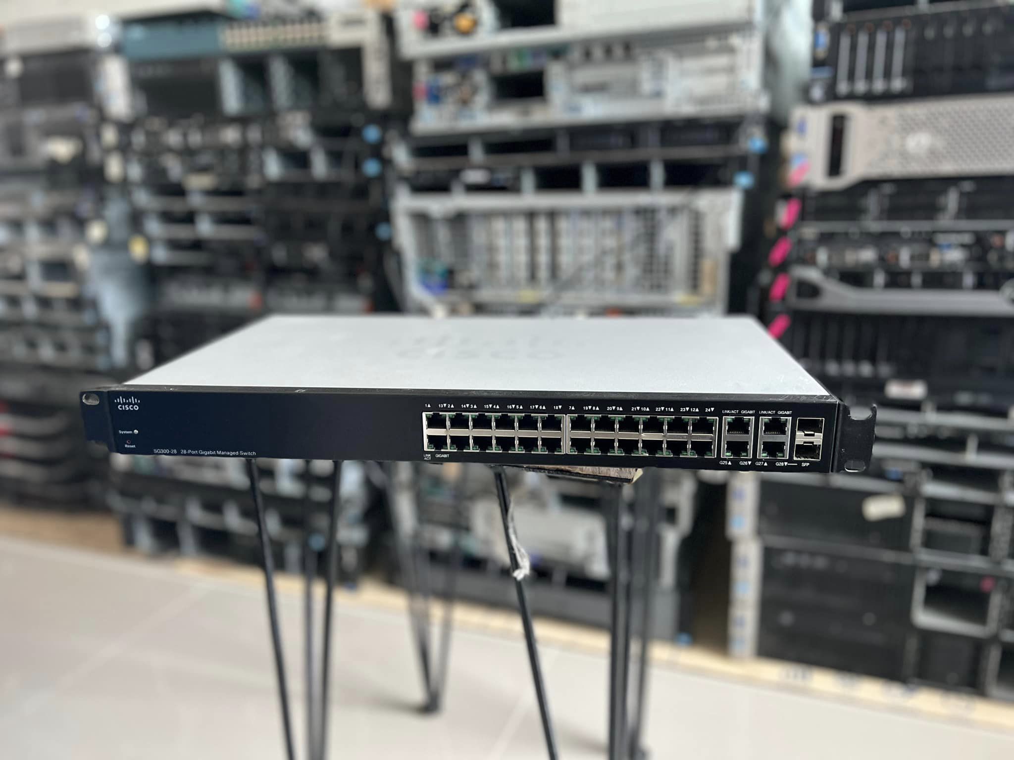 Cisco SG300-28 switch Gigabit 24 port สวิทซิสโก้มือสองพร้อมใช้งาน