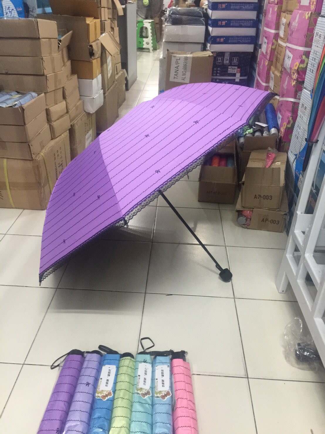 ร่ม4ตอน8ก้าน24นิ้วมีระบายยูวีดำ รหัส 1610