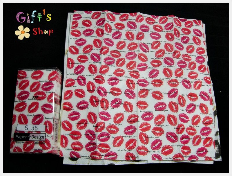 กระดาษแนปกิ้นยุโรป, ลายจูบ, ลายkisses for you, ลายรอยจูบ, ลายปาก, พื้นหลังสีขาว