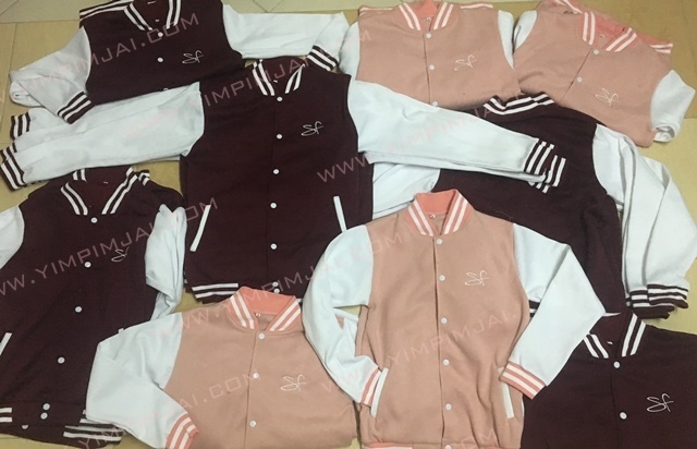 เสื้อแจ็คเก็ตเบสบอลเลือดหมูแขนขาว ปัก SF