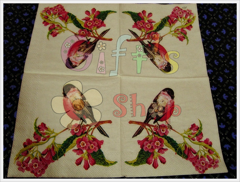 กระดาษแนปกิ้นยุโรป, ลายนกเกาะกิ่งดอกไม้สีแดง, พื้นหลังสีครีม, ลายนก, ลายนกสีแดง, ลายกิ่งดอกไม้,ลายดอกไม้