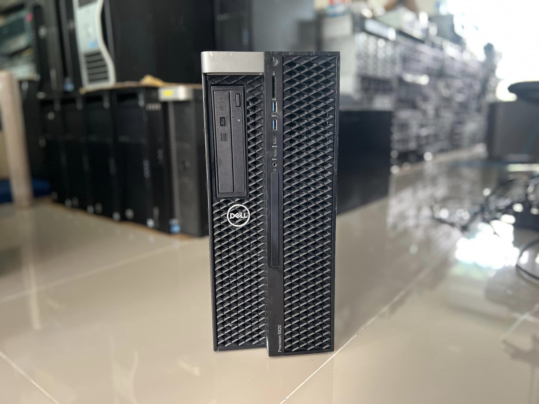 Dell Precision 5820 K5000 32gb ssd 240g เวิร์คสเตชั่นมือสองพร้อมใช้งาน