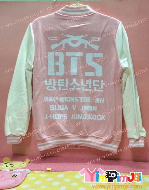 เสื้อกันหนาว เบสบอล สีชมพู แขนขาว ลายตามสั่ง BTS