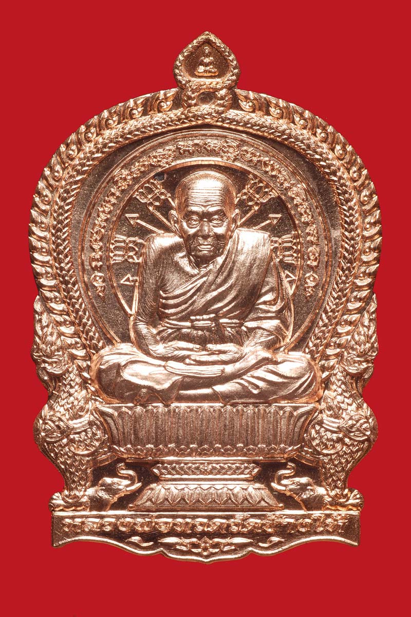 เหรียญปั้มนั่งพาน หลวงพ่อทวด รุ่นชนะมาร เนื้อ ทองแดงผิวไฟ หลังยันต์ สวย คม งดงาม พร้อมกล่องเดิมๆ พระ ปี 2558 ครับ
