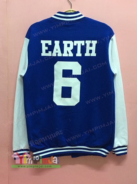 เสื้อแจ็คเก็ตเบสบอลน้ำเงินแขนขาว สกรีนเปลี่ยนชื่อ เปลี่ยนเลข