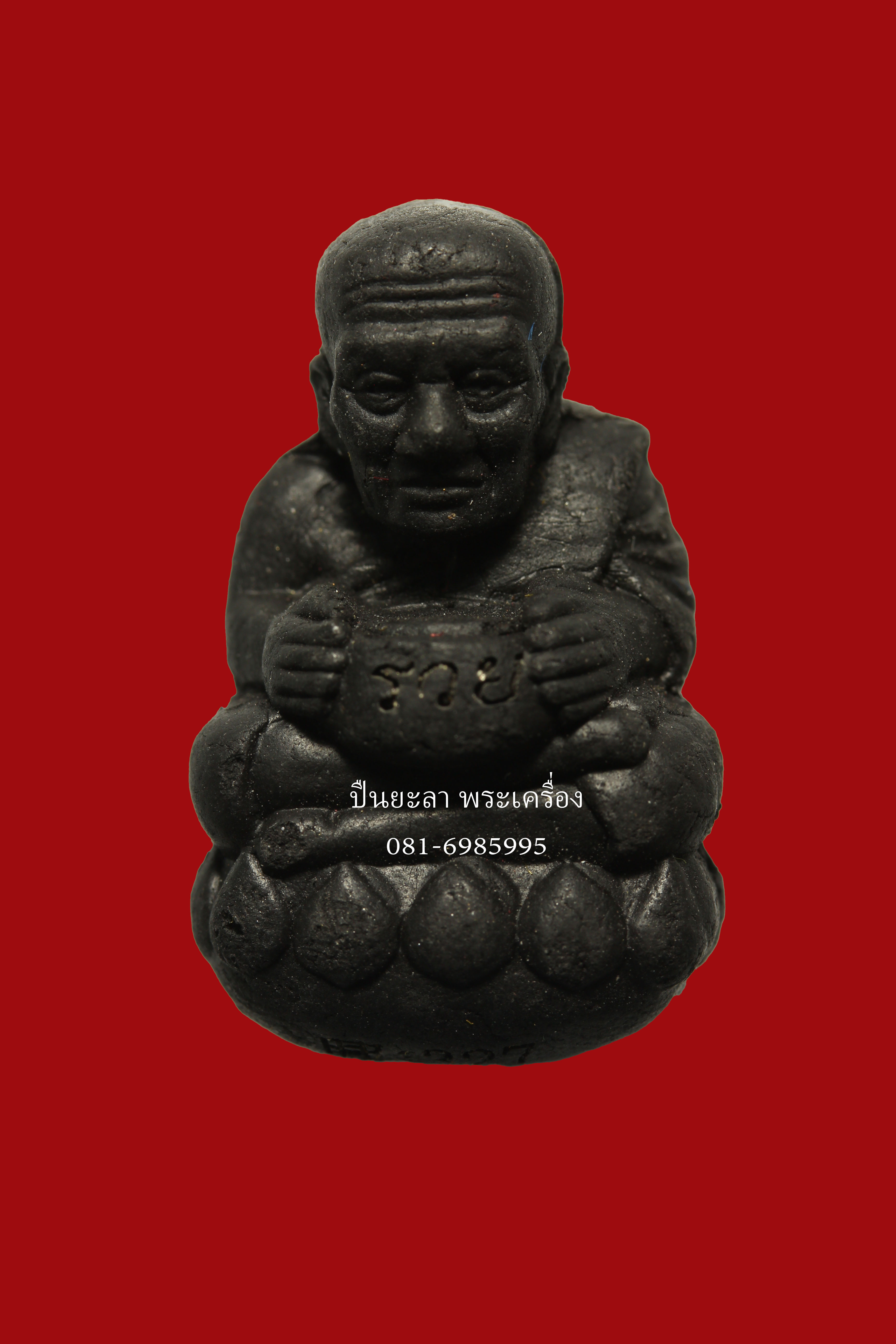 ลอยองค์หลวงปู่ทวดอุ้มบาตร และ เนื้อว่านดำ รุ่น เพชรลังกาสุกะ ปี 2567 พระอาจารย์แดง วัดไร่บางตาวา จ.ปัตตานี