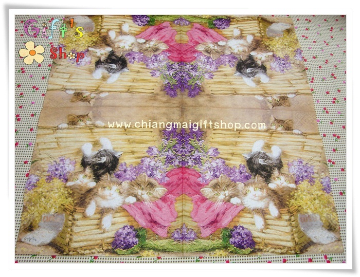 กระดาษแนปกิ้น ลายแมวสี่ตัวในลังไม้ ดอกไม้สีเหลือง สีม่วง พื้นหลังลายไม้