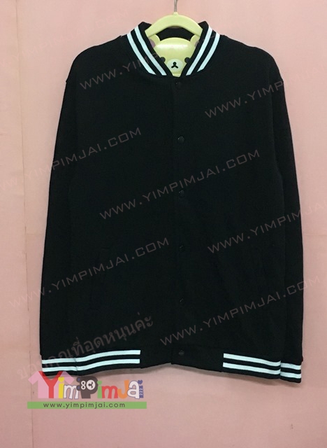 เสื้อกันหนาวดำล้วน เสื้อเบสบอลดำล้วน เสื้อฮู้ดดำซ้อนหมวกขาว สกรีนโลโก้กลุ่ม