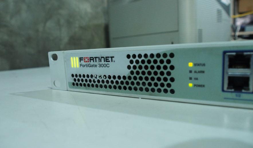 Fortinet FortiGate 300C security มือ 2