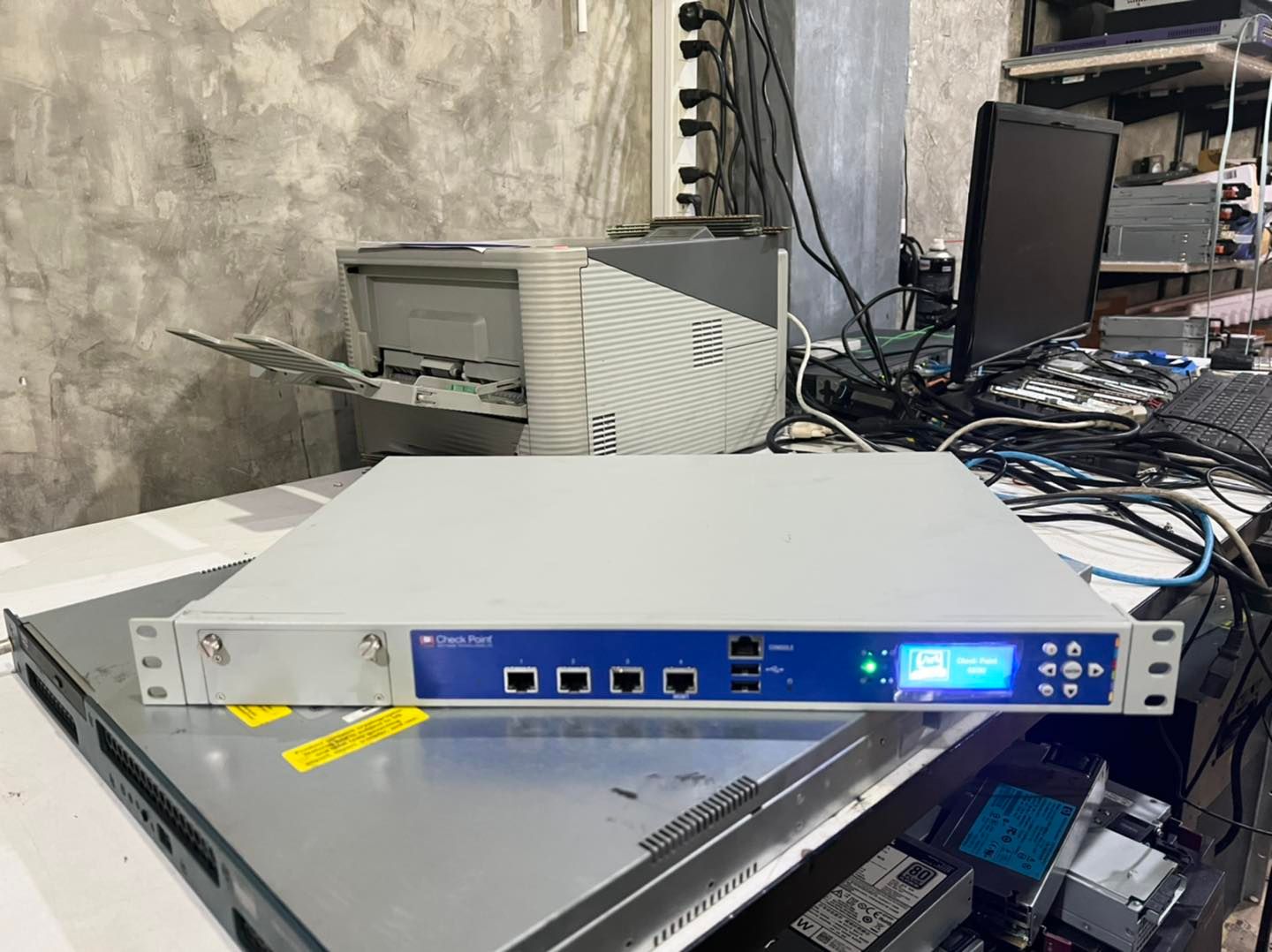 Checkpoint T-120 Firewall Security Appliance มือสองพร้อมใช้งาน