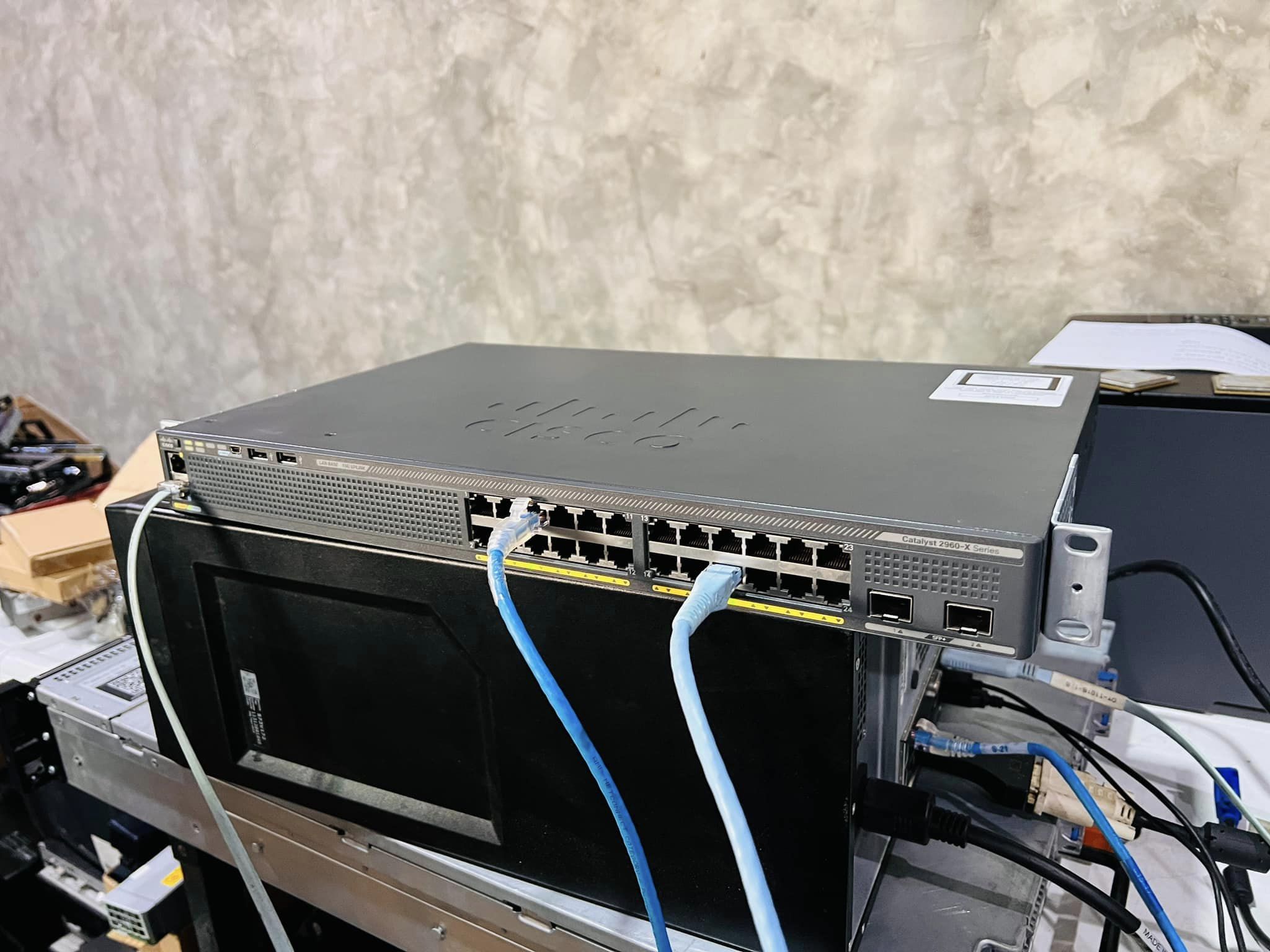 cisco 2960x 24td l gigabit 10g sfp plus สวิทมือสองพร้อมใช้งาน