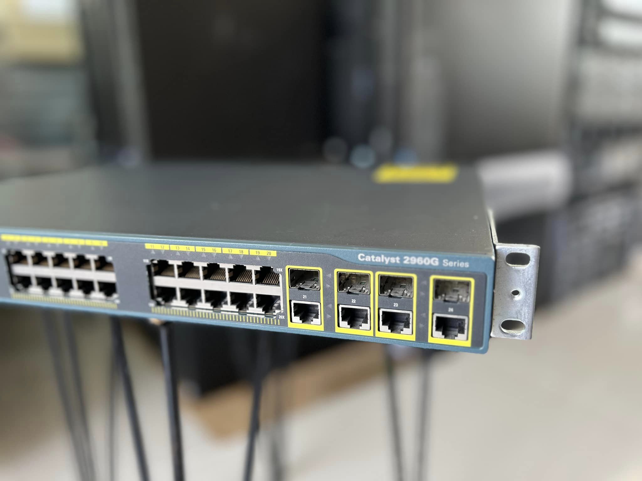 cisco 2960g 24tc l gigabit มีหู และสายไฟ ให้ สวิทซิสโก้มือสองพร้อมใช้งาน