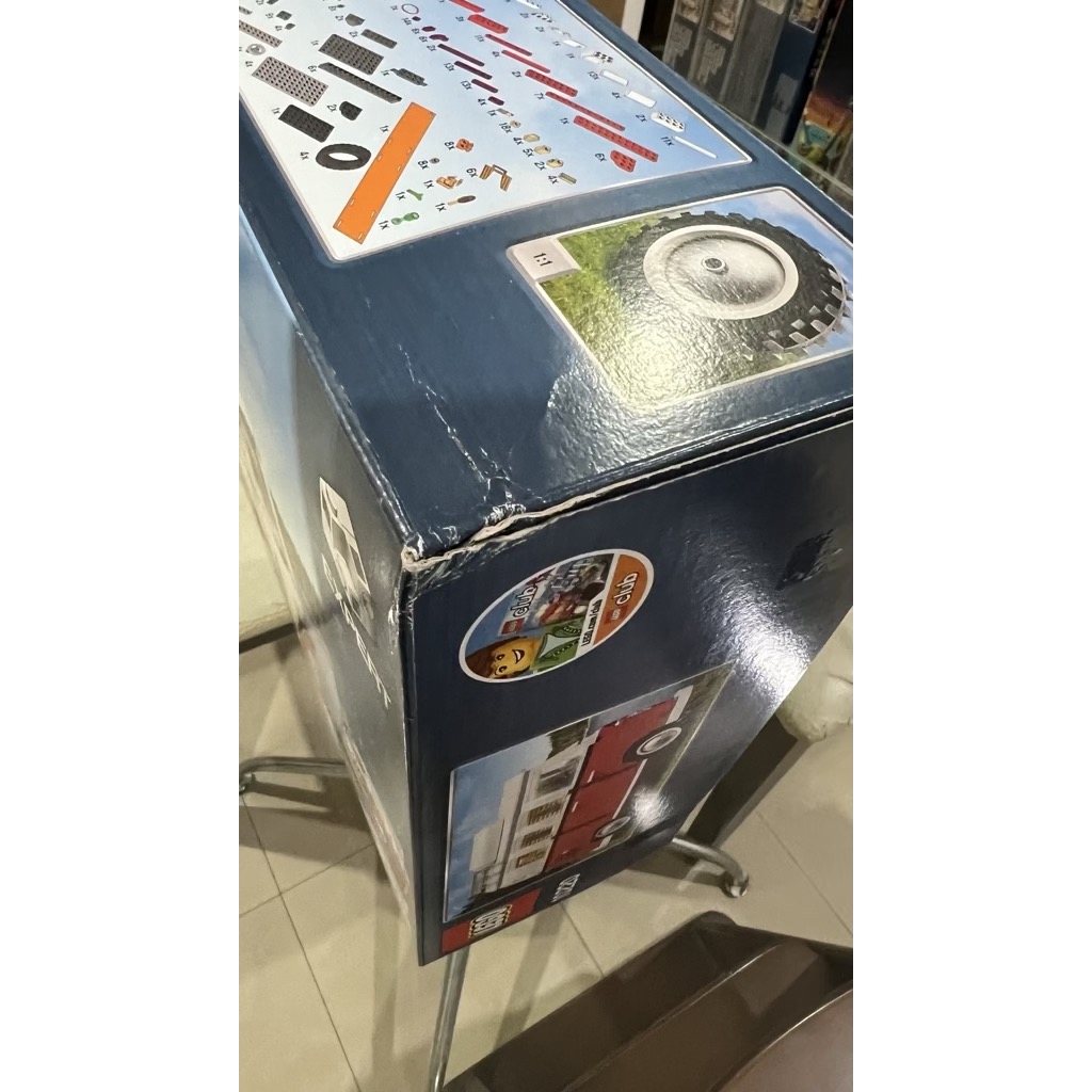 LEGO Exclusives 10220 Volkswagen T1 Camper Van (กล่องไม่สวย - Damaged Box)