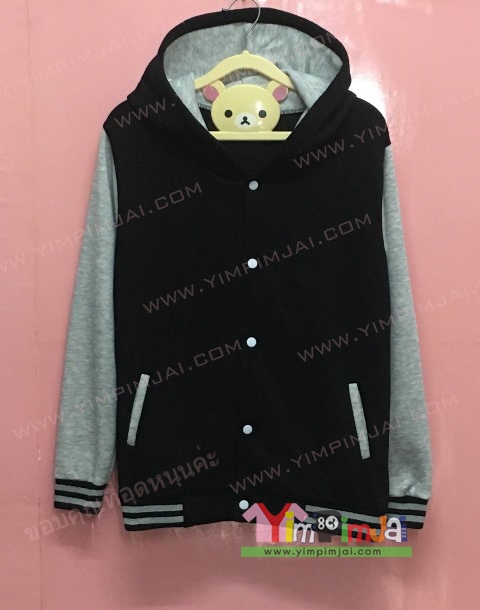 เสื้อฮู้ต เสื้อกันหนาว เสื้อรุ่น สีดำ แขนยาวเทา หมวกดำในเทา ไร้ซิป กระดุมขาว มีกระเป๋า สกรีนตามสั่ง เสื้อเปล่า