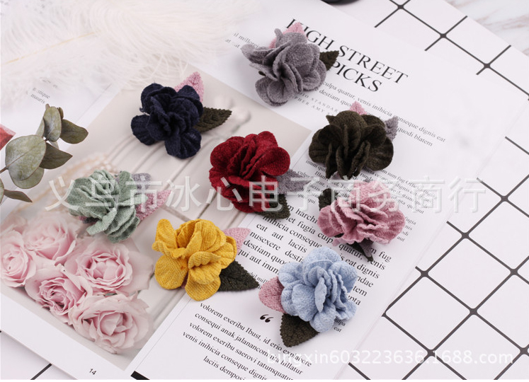 ดอกไม้ผ้าพร้อมใบไม้ ขนาด 4 ซม. มี 8 สีให้เลือก#CR036