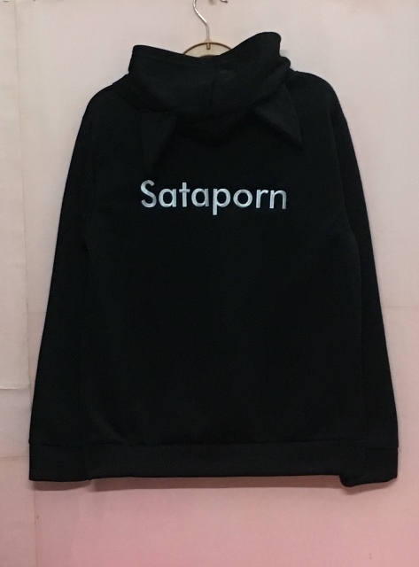 เสื้อฮู้ดปักชื่อตัวเองด้านหลัง