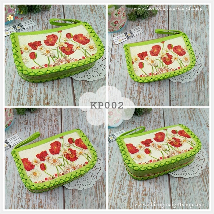 กระเป๋ากกสานขอบหนังลงลายเดคูพาจ ลายดอกไม้สีแดง รหัส KP002