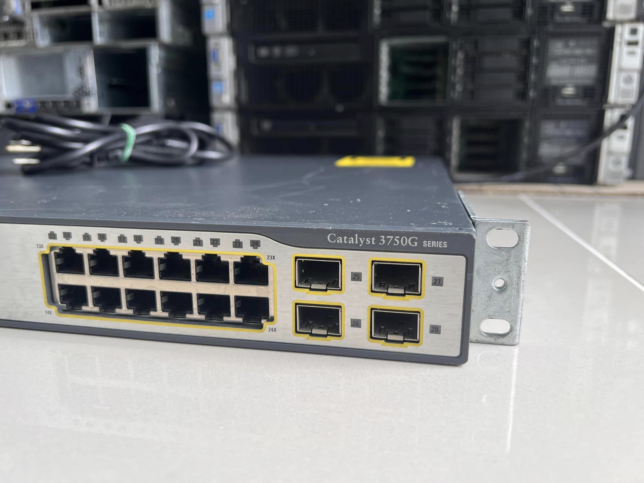 Cisco 3750G 24 port gigabit layer 3 สวิทมือสองพร้อมใช้งาน