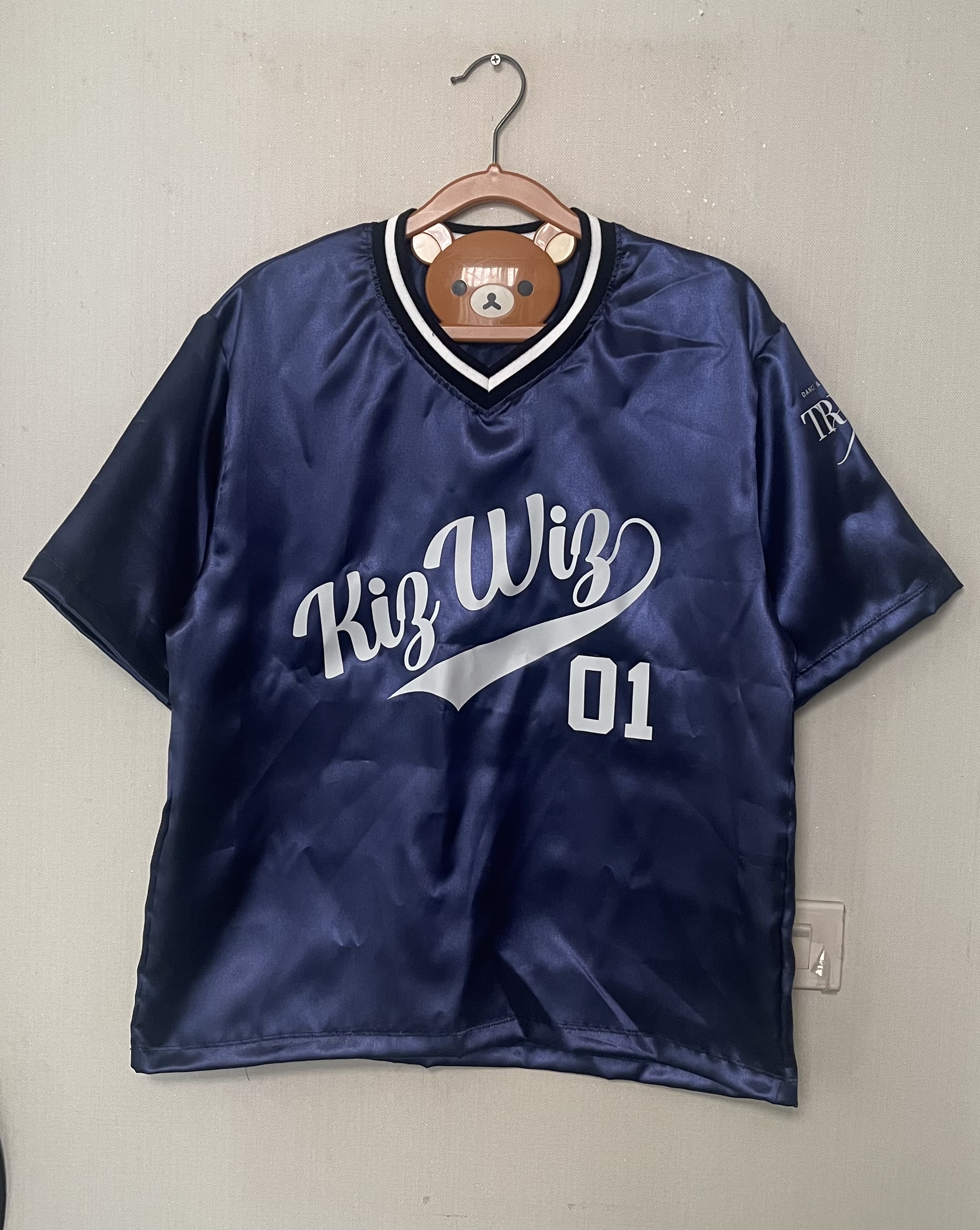 เสื้อคอวีผ้าซาติน
