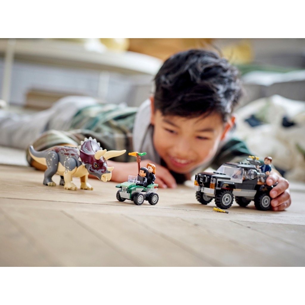 เลโก้ LEGO Jurassic World 76950 Triceratops Pickup Truck Ambush