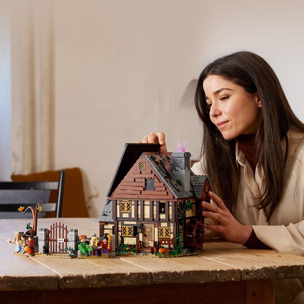 เลโก้ LEGO Exclusives 21341 Disney Hocus Pocus: The Sanderson Sisters' Cottage (มีกล่องกระดาษตรงรุ่น)