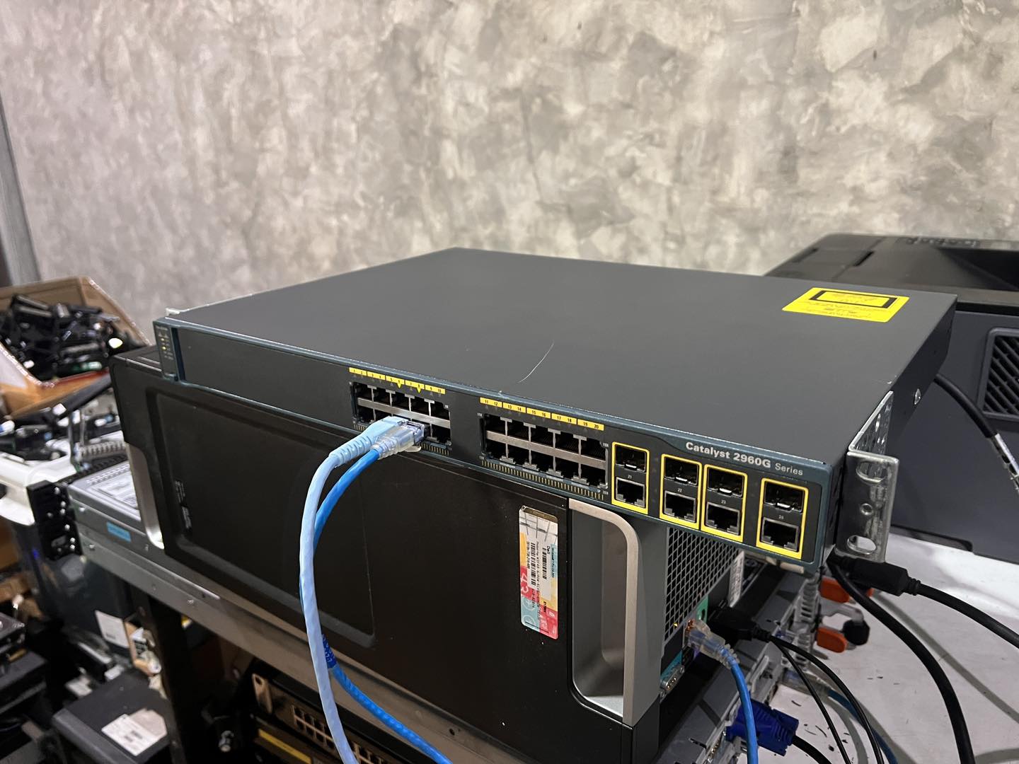 cisco 2960g 24tc l gigabit สวิทมือสองพร้อมใช้งาน