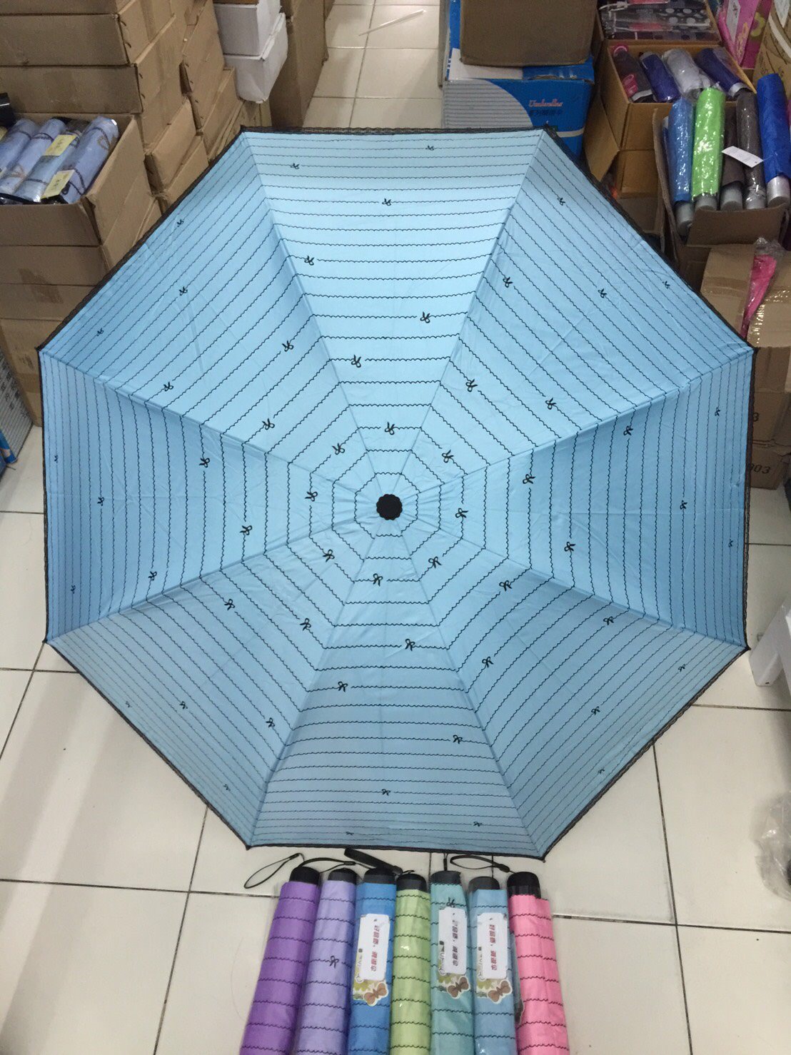 ร่ม4ตอน8ก้าน24นิ้วมีระบายยูวีดำ รหัส 1610