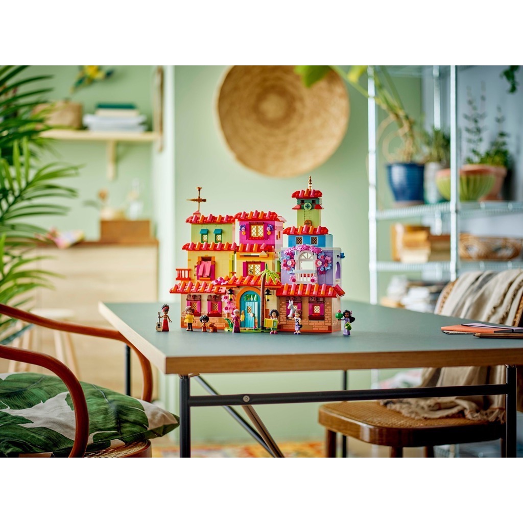 เลโก้ LEGO Disney 43245 The Magical Madrigal House