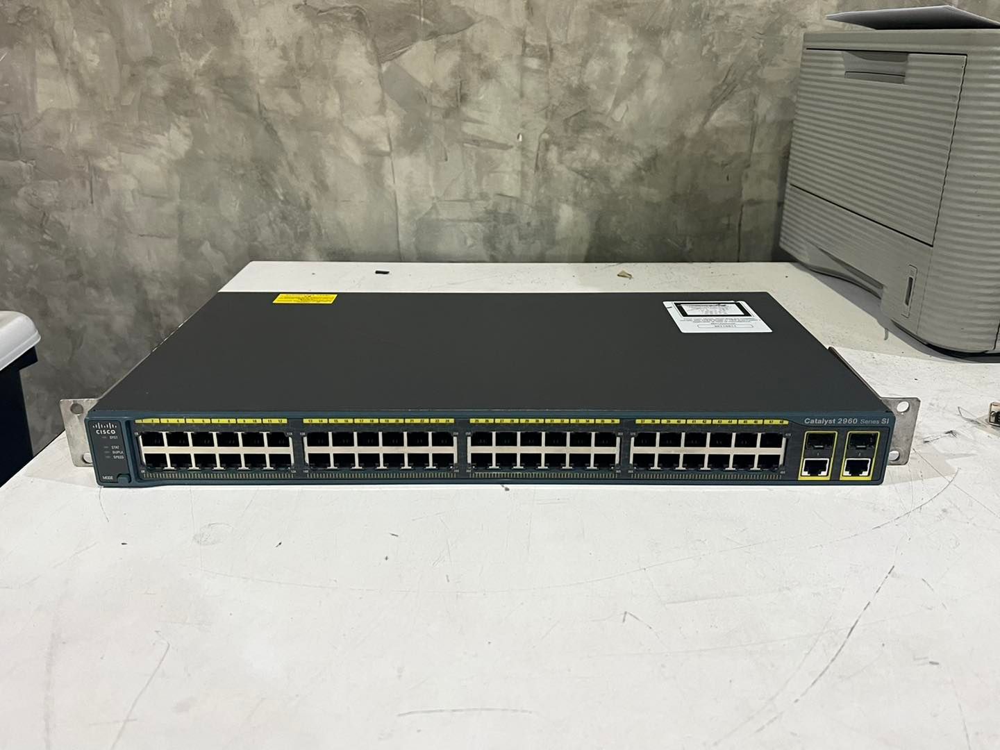Switch Cisco 2960 48TC S switch มือสองพร้อมใช้งาน