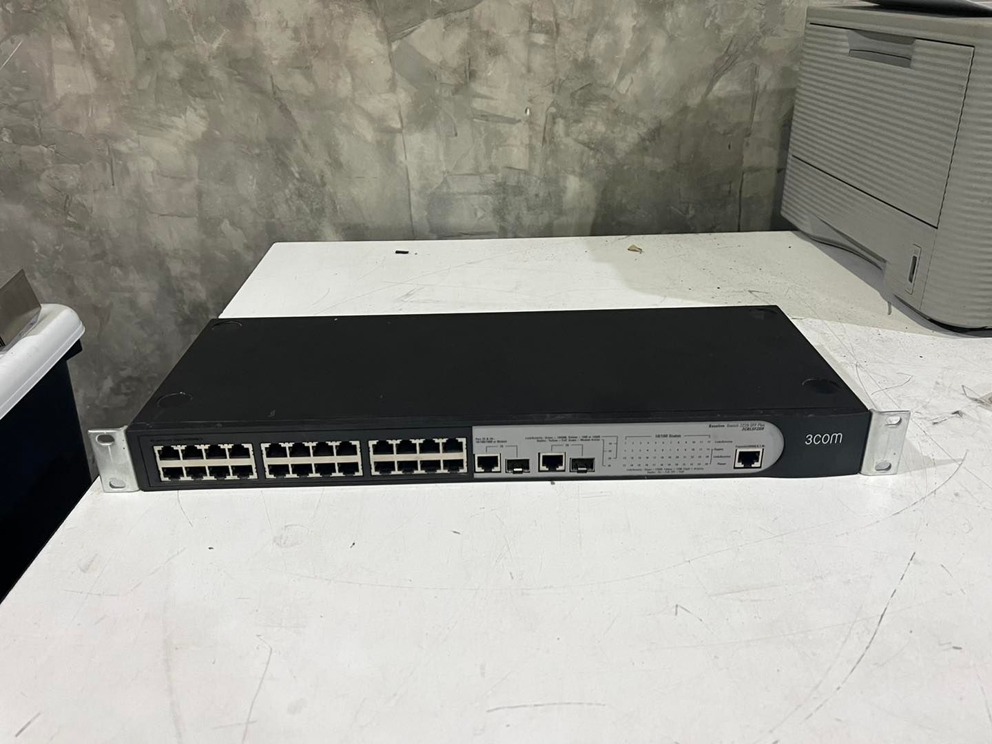 Switch 3Com 3CBLSF26H Baseline Switch 2226-SFP Plus 24 Ports มือสองพร้อมใช้งาน
