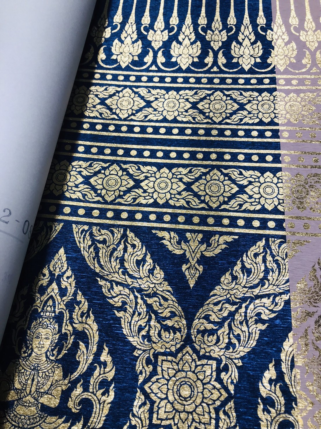 วอลเปเปอร์ลายไทย เทพพนม (ขอบบนล่าง) น้ำเงิน-ทอง 47-122-4