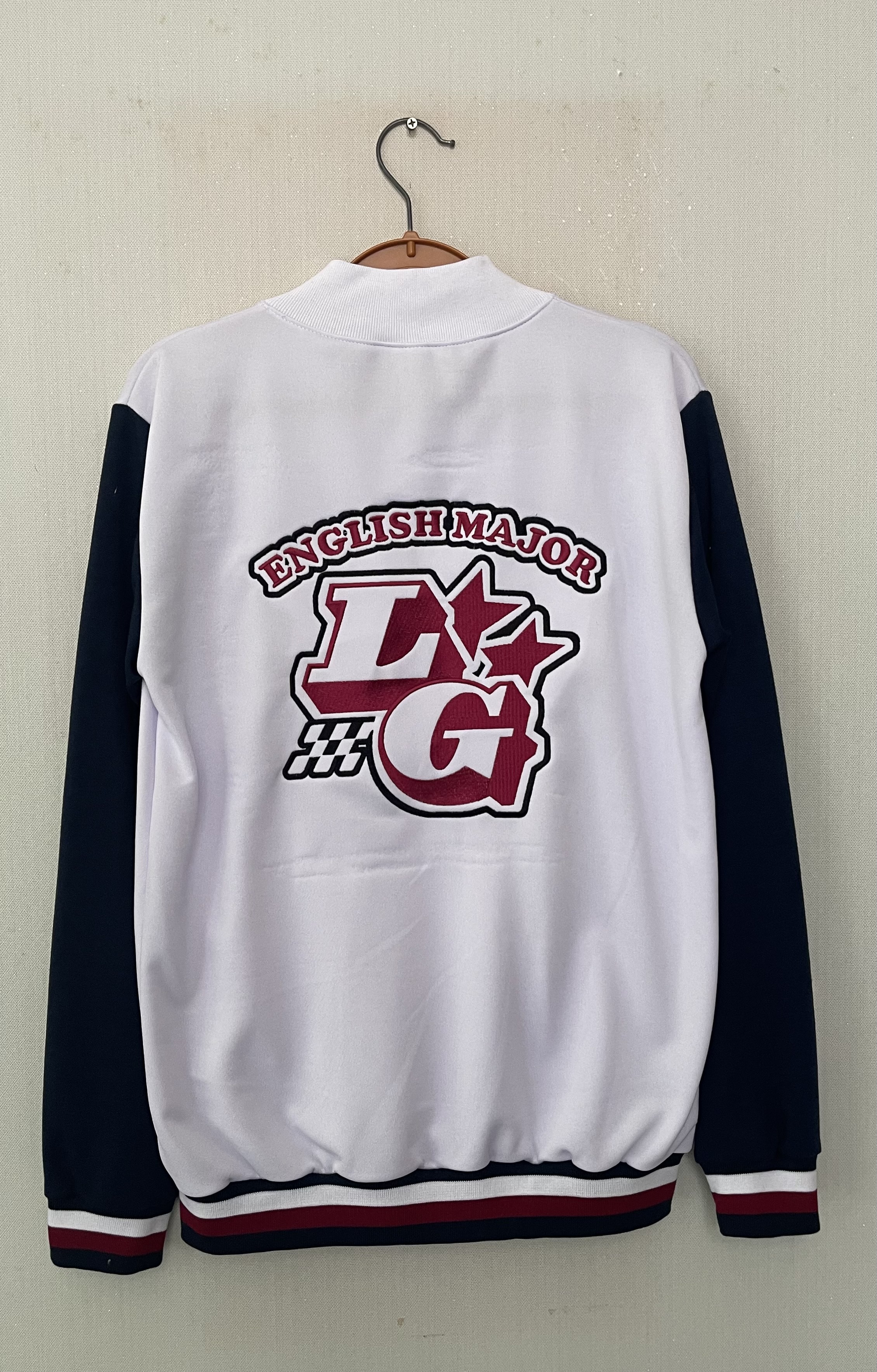 เสื้อแจ็คเก็ตเบสบอลผ้าเกล็ดปลาไม่หนา ปักenglish program