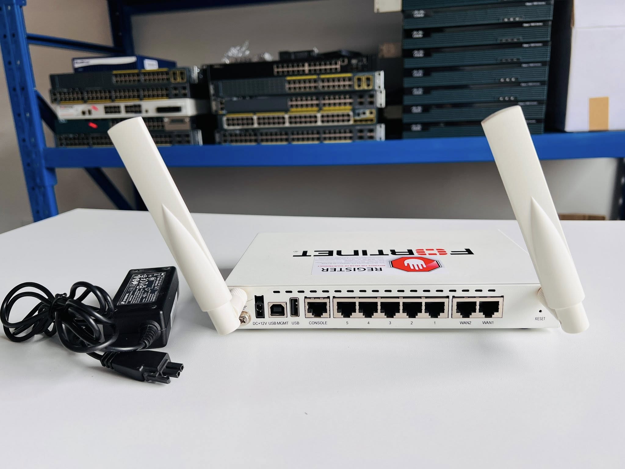 Fortinet FortiGate 40C Firewall appliances ไฟร์วอลล์ฟอติเนทมือสองพร้อมใช้งาน
