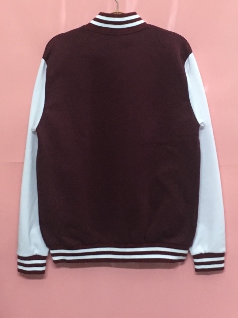 เสื้อแจ็คเก็ตเบสบอลเลือดหมูแขนขาว