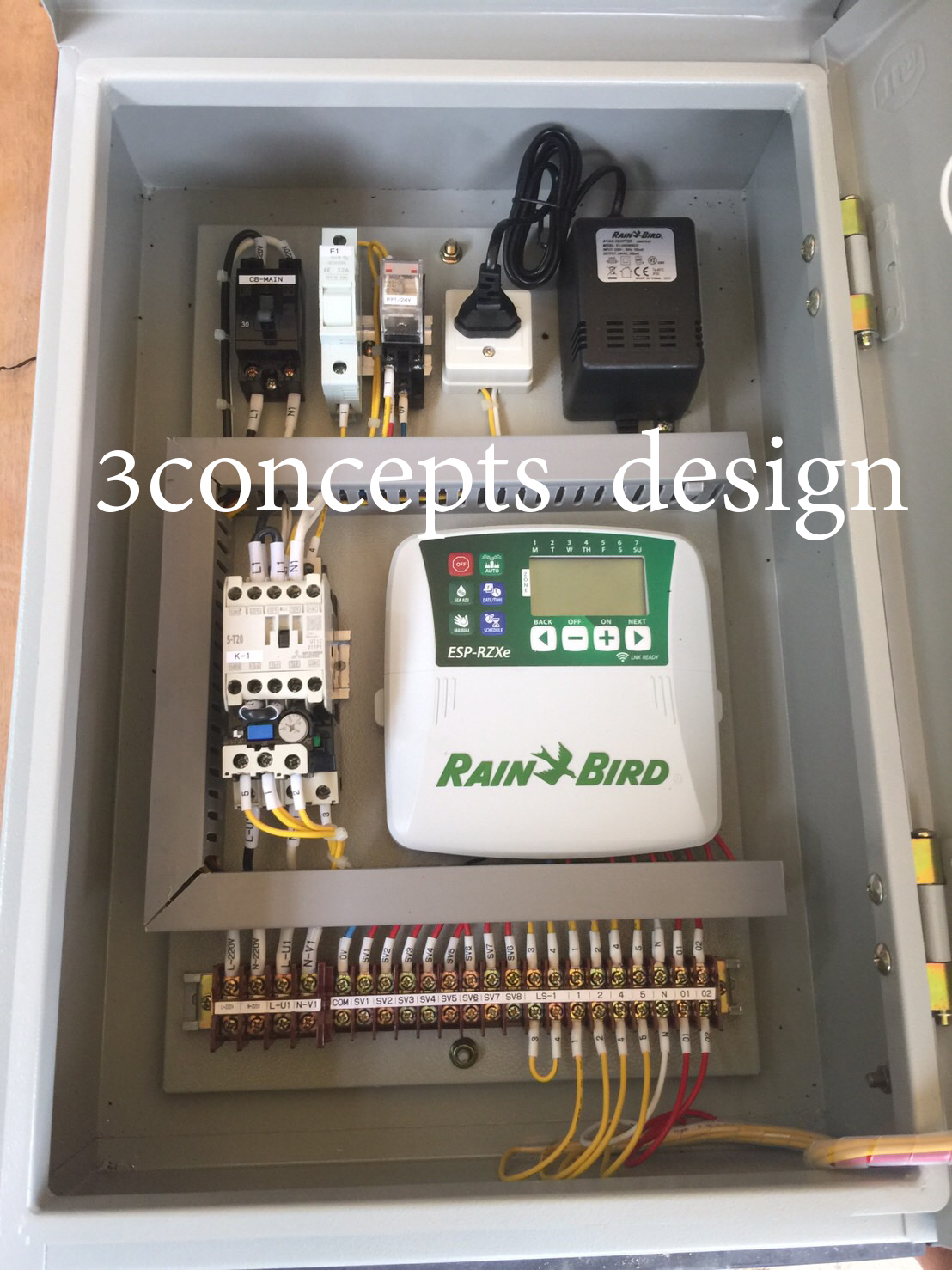 ตู้คอนโทรล ควบคุมปั๊มน้ำ ไม่เกิน 3 แรงม้า ควบคุมวาล์ว ไฟฟ้า 8 สถานี