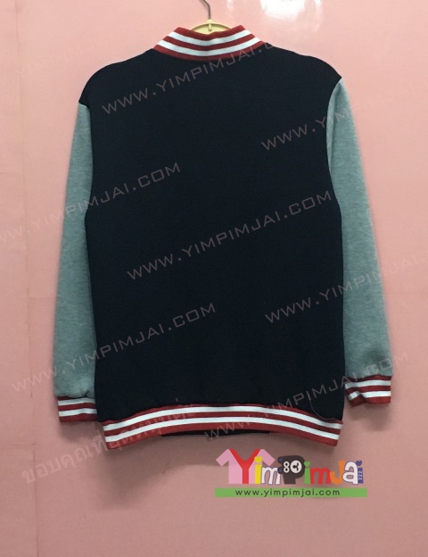 เสื้อแจ็คเก็ตกรมท่า แขนเทา แต่งปักจั๊มแดงริ้วขาว