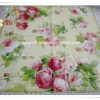 กระดาษแนปกิ้นยุโรป, ขนาด33*33 ซม., ลายดอกกุหลาบสีชมพู, ลายดอกกุหลาบสีแดง, ลายดอกกุหลาบใหญ่, พื้นหลังสีครีม, ขอบทอง, ลายดอกไม้ใหญ่ๆ, พื้นหลังสีอ่อน