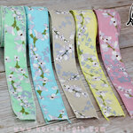 ริบบิ้นผ้าเย็บขอบ ลายดอกบุหงาส่าหรี ขนาด 4ซม. 2 หน้า(ขายเป็นหลา)