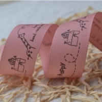 ริบบิ้นผ้าพิมพ์ลายการ์ตูนสัตว์น่ารัก สีชมพูกะปิ กว้าง 25 mm #AN26-2