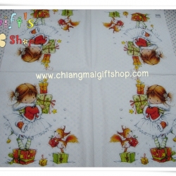 กระดาษแนปกิ้น ลายเด็กผู้หญิง ใส่เสื้อซานตาครอส กล่องของขวัญ กระรอก พื้นหลังสีขาว
