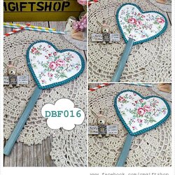 พัดเดคูพาจลายดอกไม้เล็ก ๆ , พัดหัวใจลายดอกไม้เล็ก ๆ , พัดลายดอกไม้ , พัดเดคูพาจ, พัดแฮนด์เมด, รหัส DBF016