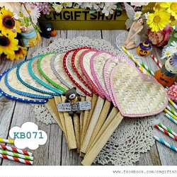 ขายส่ง SALEตำหนิ, ขายลดราคามีตำหนิเล็กน้อย, เกรดบี, พัดไม้ไผ่สานรูปหัวใจขอบผ้า 12 สี ลายจุด, ขายเป็นชุด 1 ชุดมี 12 ด้าม, ประหยัดมาก รหัสสินค้า KB071