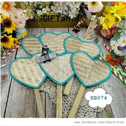 ขายส่ง SALEตำหนิ, ขายลดราคามีตำหนิ, เกรดบี, พัดไม้ไผ่สานรูปหัวใจขอบผ้าสีเขียวจุดชมพู ขายเป็นชุด 1 ชุดมี 6 ด้าม, ประหยัดมาก, เหมาะสำหรับจัดกิจกรรม ไม่เน้นสวยงามคุ้มมาก