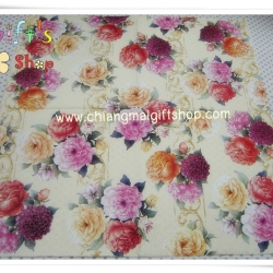กระดาษแนปกิ้น ลายดอกกุหลาบสีชมพู เหลือง แดง ชมพู พื้นหลังสีครีม