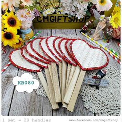 ขายส่ง พัดไม้ไผ่สานรูปหัวใจขอบผ้าคอตตอนสีแดงลายดอกไม้เล็ก ๆ สวยมาก 1ชุด 20 ด้าม, พัดหัวใจ, พัดไม้ไผ่, ขายส่งพัดหัวใจ KB080, พัดตรุษจีน