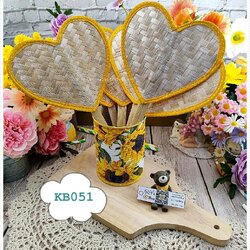 พัดไม้ไผ่สานรูปหัวใจขอบผ้าคอตตอนสีเหลืองจุดขาว แบบ 1 ด้าม, พัดหัวใจขอบผ้าลายจุด, พัดหัวใจ, พัดไม้ไผ่, พัดสาน KB051