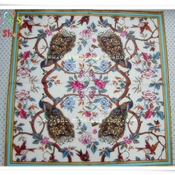 กระดาษแนปกิ้นยุโรป, ลายนกยูง, พื้นหลังสีครีม, ขอบสีฟ้า