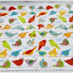 กระดาษแนปกิ้น ลายนกหลากสี เกาะสายไฟ พื้นหลังสีขาว