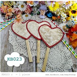 พัดไม้ไผ่สานรูปหัวใจขอบผ้าคอตตอนสีแดงเข้มลายจุดสีขาว ขายแบบ 1 ด้าม, พัดหัวใจ, พัดไม้ไผ่, รหัสสินค้า KB023