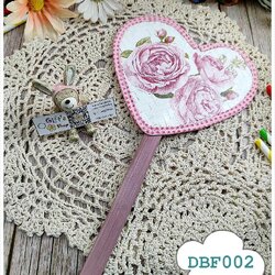 พัดเดคูพาจลายดอกกุหลาบใหญ่สีชมพู, พัดหัวใจลายดอกกุหลาบ, พัดหัวใจขอบผ้าสีชมพูลายจุดสีชมพูเข้ม , พัดเดคูพาจ รหัส DBF002